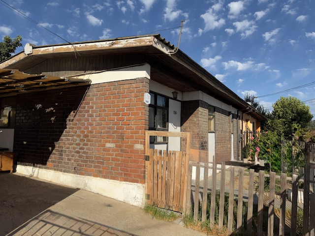 Casa esquina en Pobl. Las Araucarias.