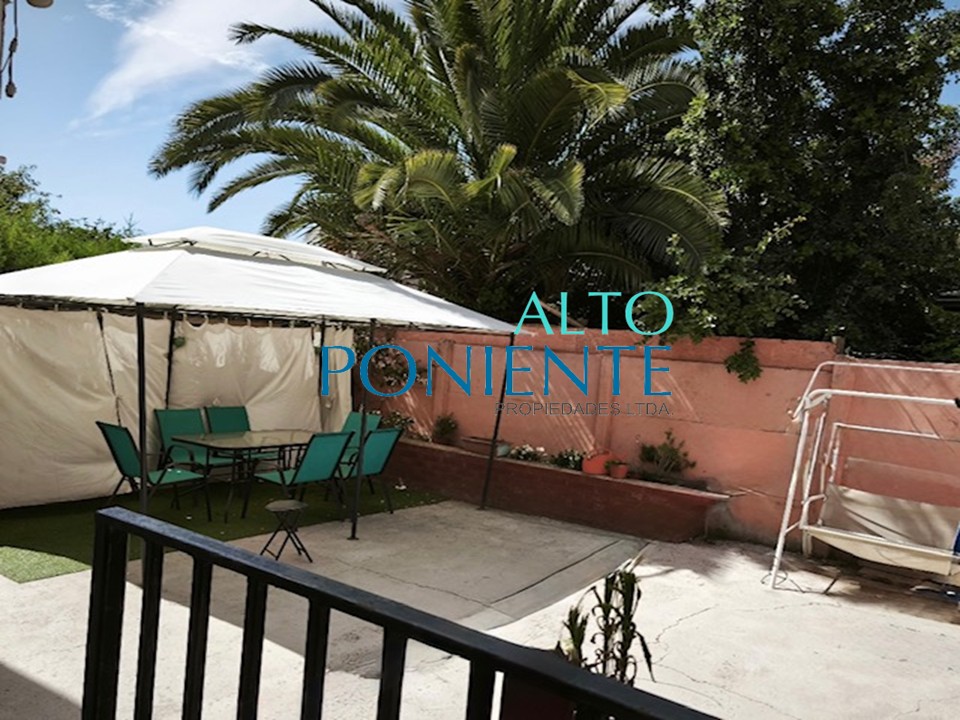 Insuperable ubicación, calle Baquedano,casa aislada en Condominio.