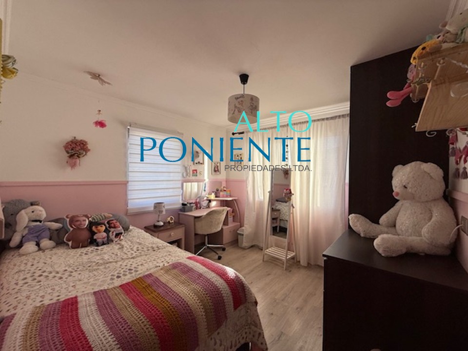 Exclusiva residencia amoblada, en condominio.