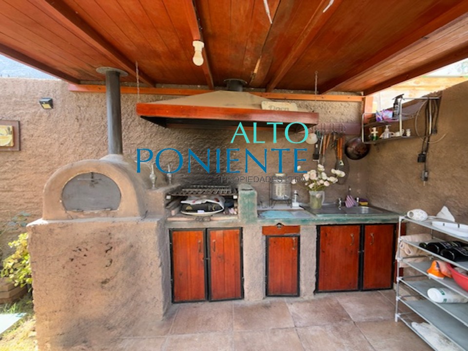 Exclusiva Residencia en Condominio La Campana, Limache.
