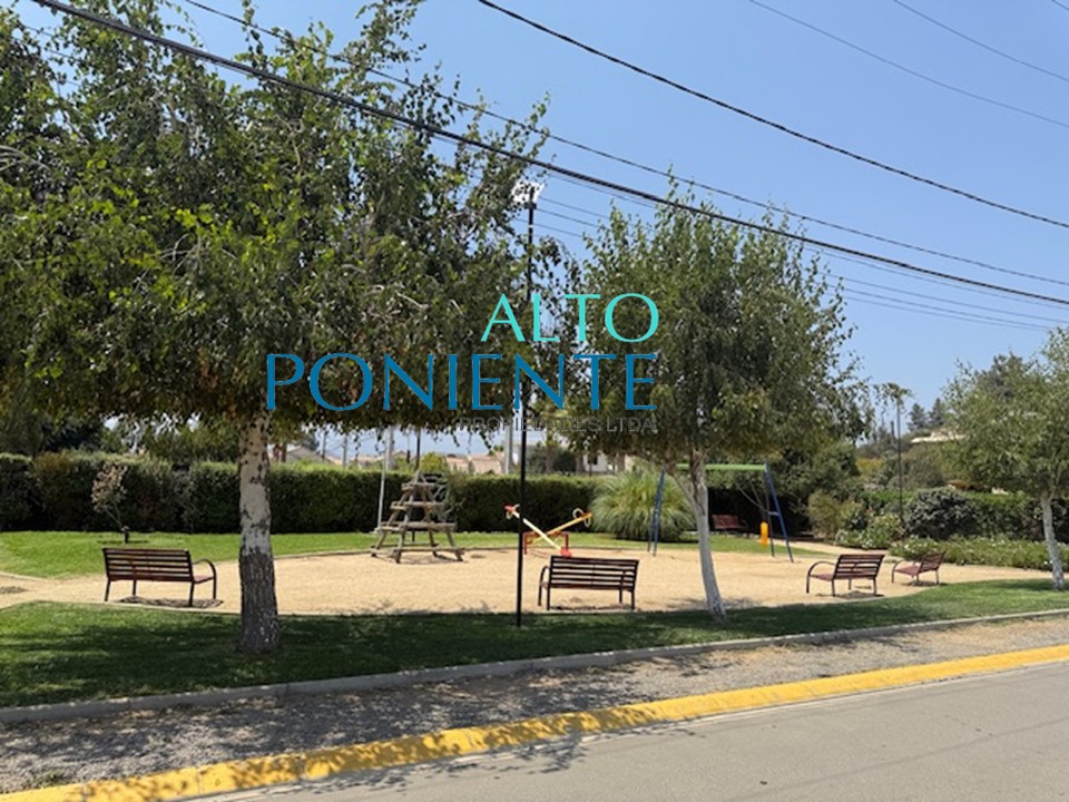 Exclusiva residencia en Condominio La Campana.