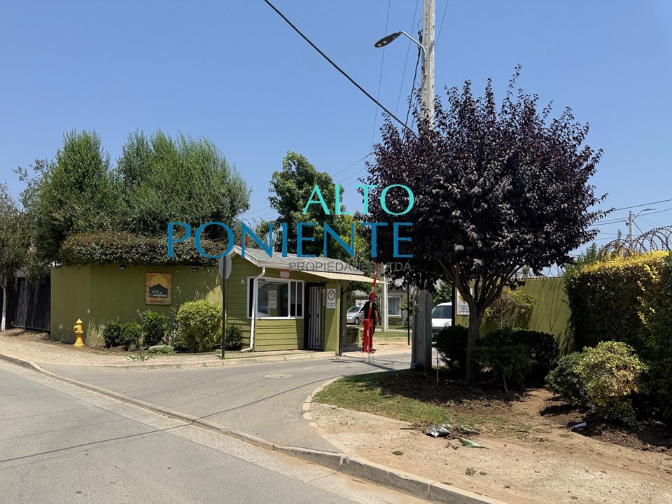Exclusiva residencia en Condominio La Campana.