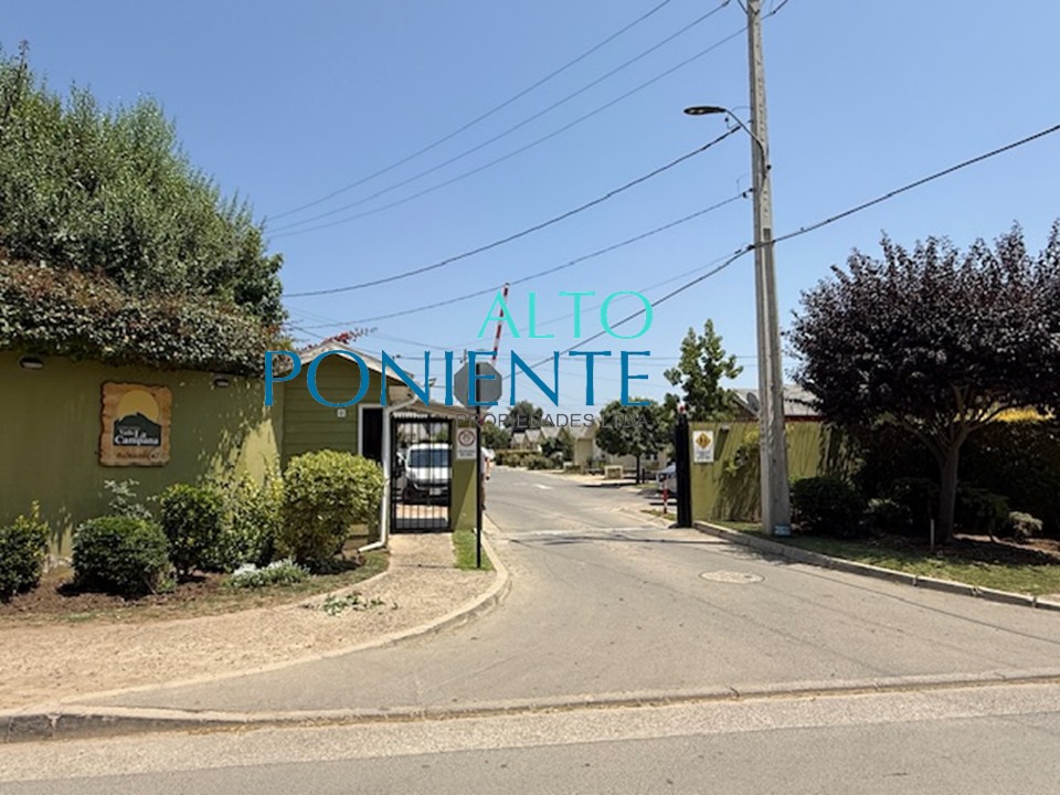 Exclusiva residencia en Condominio La Campana.