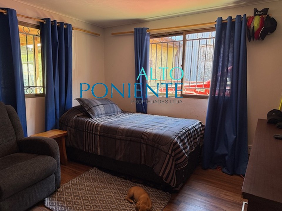 Discreta residencia con piscina a pasos del centro.
