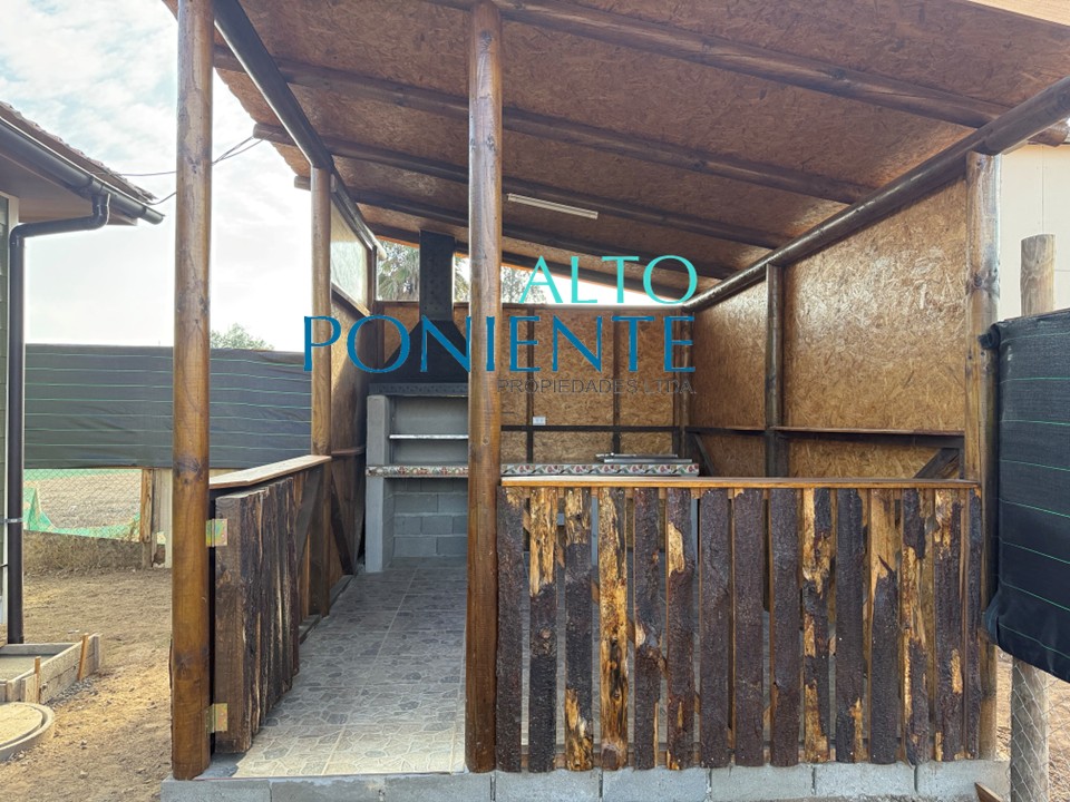 Casa Nueva Aislada en Sector Los Leones, Quincho Techado y Amplio Terreno