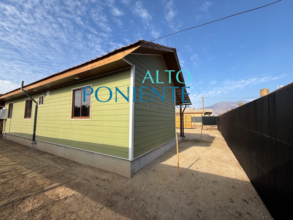 Casa Nueva Aislada en Sector Los Leones, Quincho Techado y Amplio Terreno