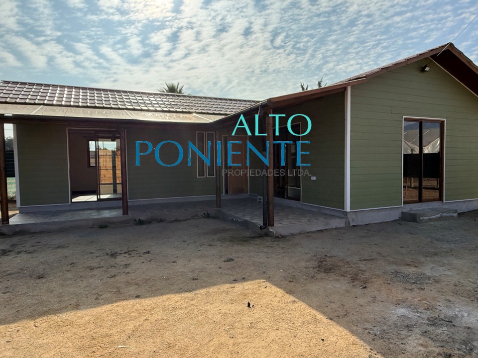 Casa Nueva Aislada en Sector Los Leones, Quincho Techado y Amplio Terreno
