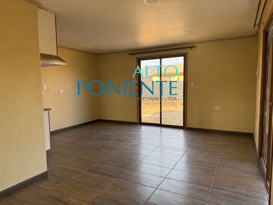 Casa Nueva Aislada en Sector Los Leones, Quincho Techado y Amplio Terreno