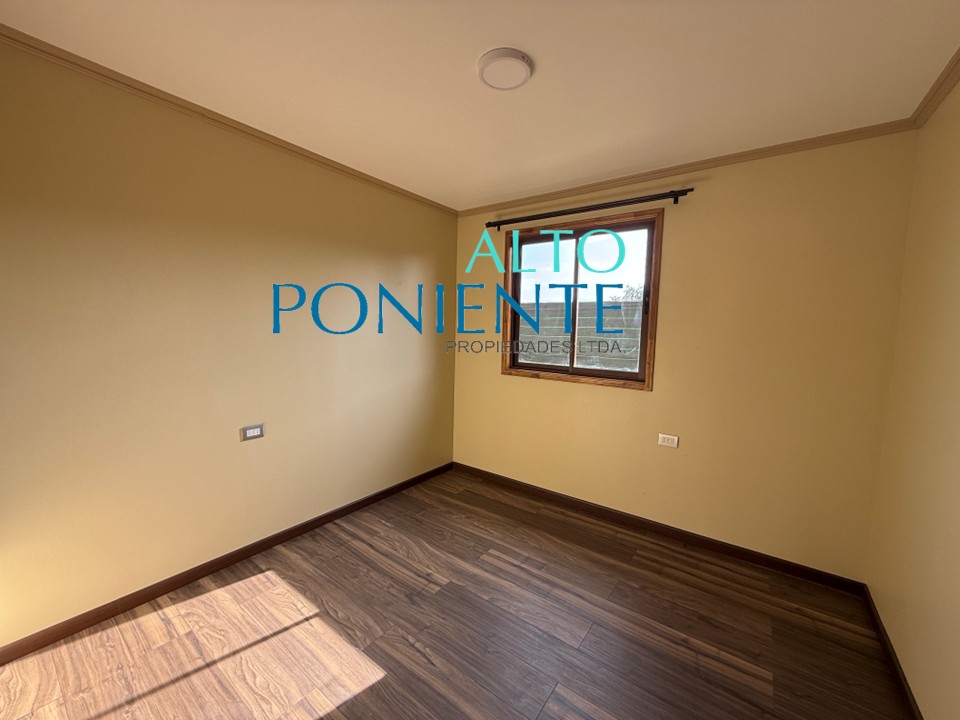 Casa Nueva Aislada en Sector Los Leones, Quincho Techado y Amplio Terreno
