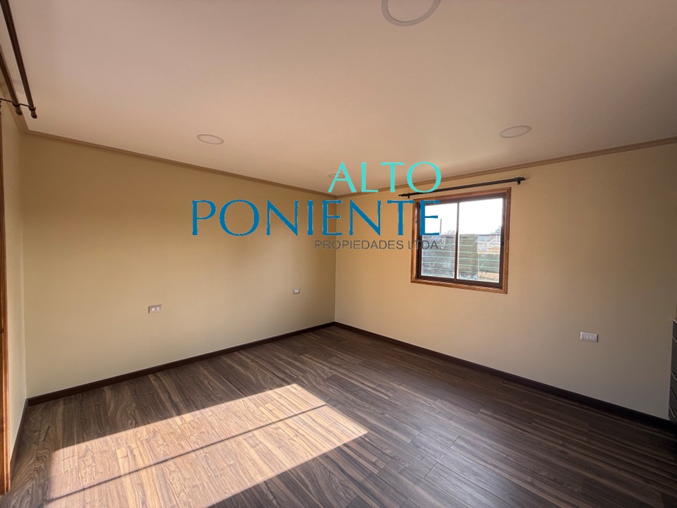 Casa Nueva Aislada en Sector Los Leones, Quincho Techado y Amplio Terreno