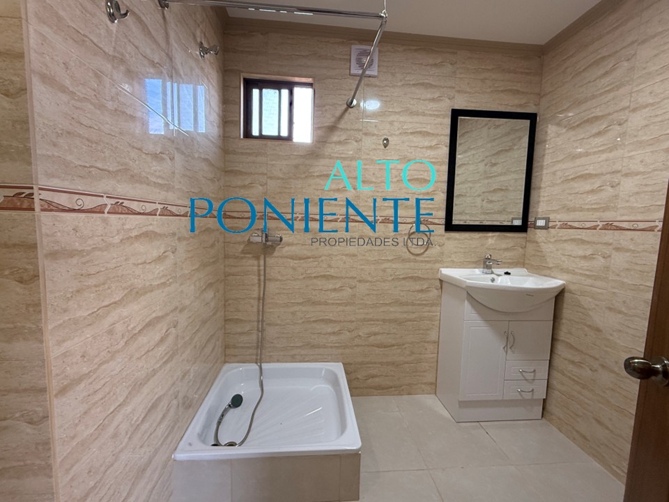 Casa Nueva Aislada en Sector Los Leones, Quincho Techado y Amplio Terreno