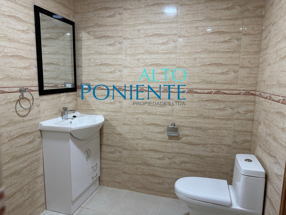 Casa Nueva Aislada en Sector Los Leones, Quincho Techado y Amplio Terreno