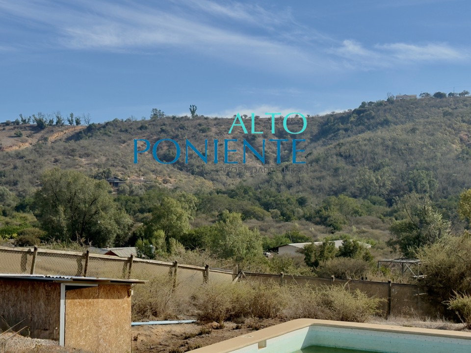 PARCELA CON PISCINA, QUINCHO Y CABAÑA EN LAS MELLIZAS, LIMACHE.