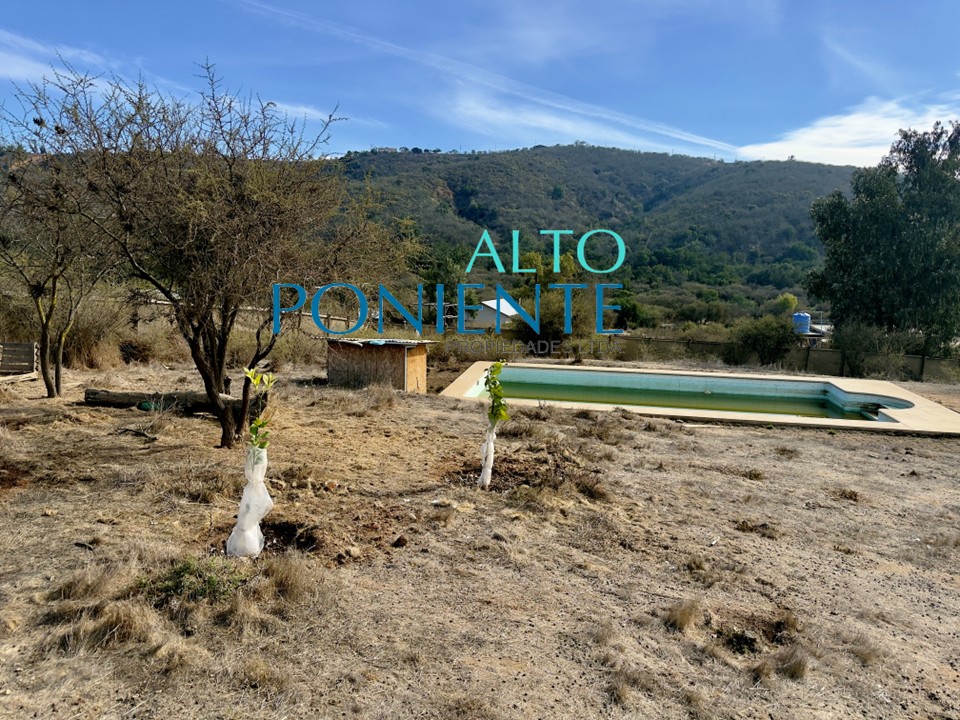 PARCELA CON PISCINA, QUINCHO Y CABAÑA EN LAS MELLIZAS, LIMACHE.