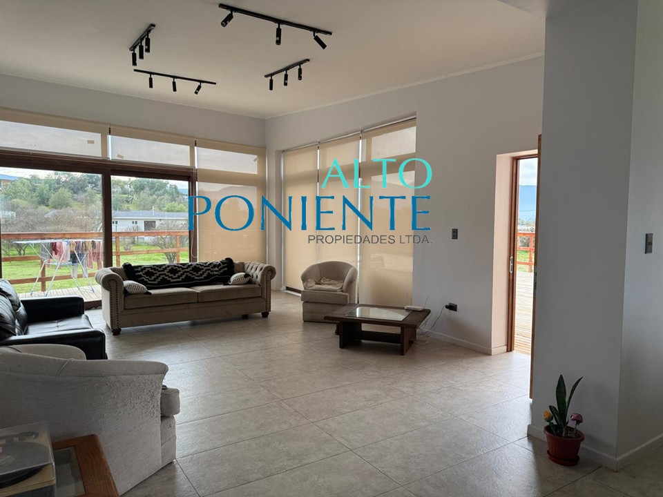 Excepcional casa con vistas privilegiadas en exclusiva parcelación.