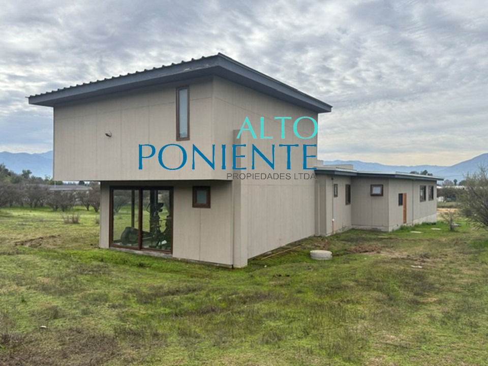 Excepcional casa con vistas privilegiadas en exclusiva parcelación.