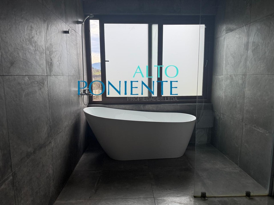Excepcional casa con vistas privilegiadas en exclusiva parcelación.