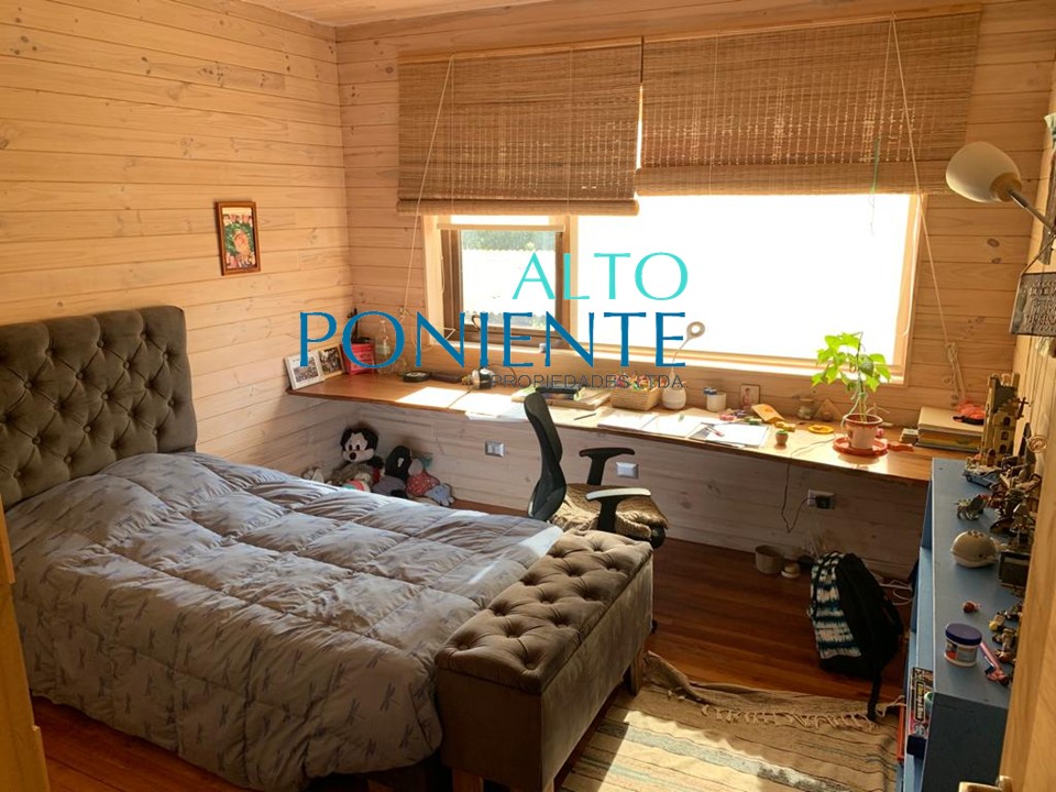 Amplia casa con piscina y gran terreno