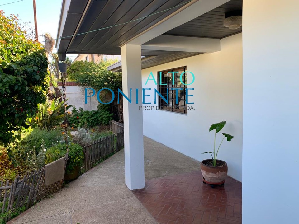 Amplia casa con piscina y gran terreno