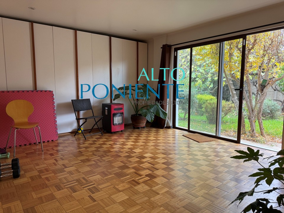 Amplia casa con piscina y gran terreno